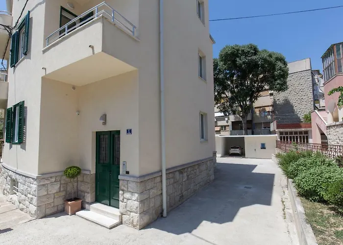 Aml Apartments