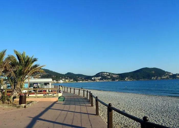 Les Mimosas bord de mer, des plages, du port et de toutes commodités