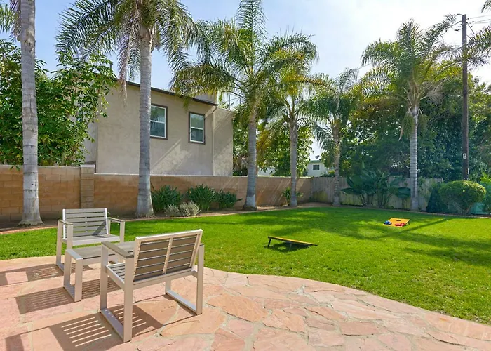 Ultimate Beach Bungalow - 1 Block From Beach - Huge Backyard