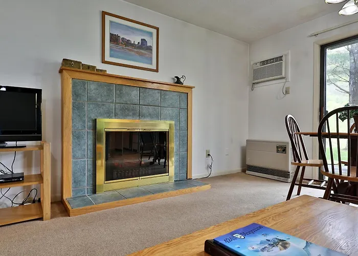 103 Cedarbrook One Bedroom Queen Suite