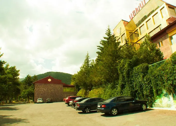 Vosku Ashxarh Hotel