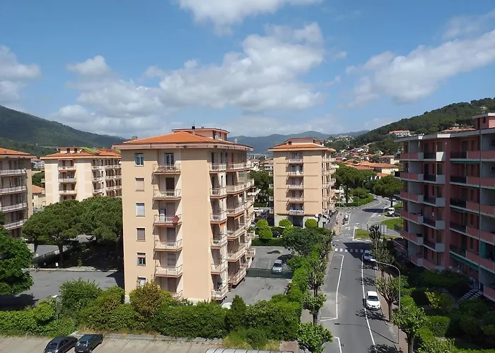 Via dei Mille 1, centrale e vista mare
