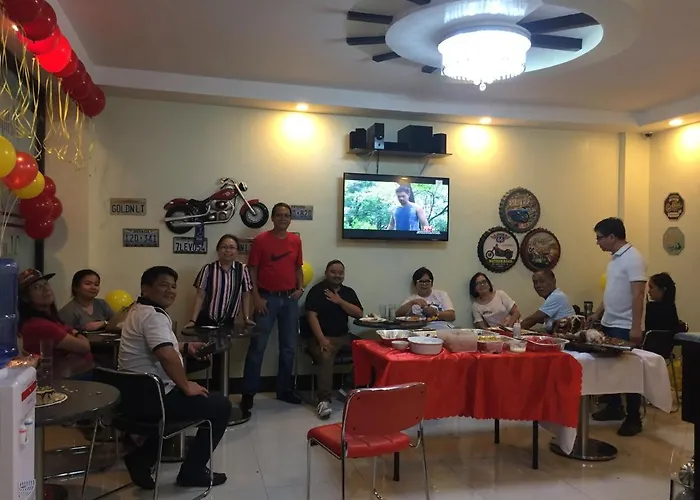 Hollywood Suites