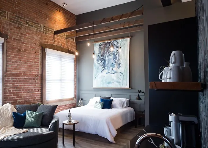 48 King West Boutique Hotel